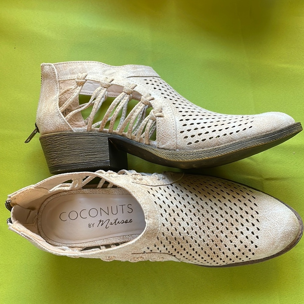 Coconuts by Matisse Booties - Bone/Off White Color - Women’s US 8 - never worn!